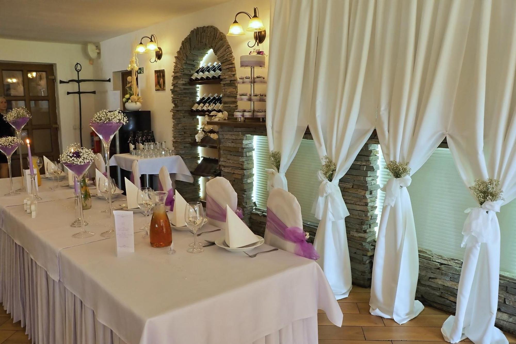 Restaurace A Penzion Lutena Dolni Lutyne Exterior foto